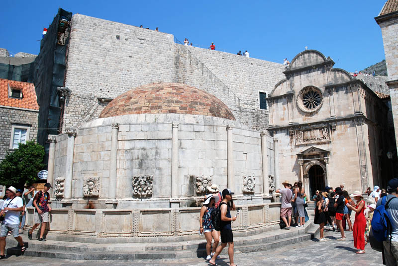 Dubrovnik - Great Onofrio's Fountain and Franciscan Monastery