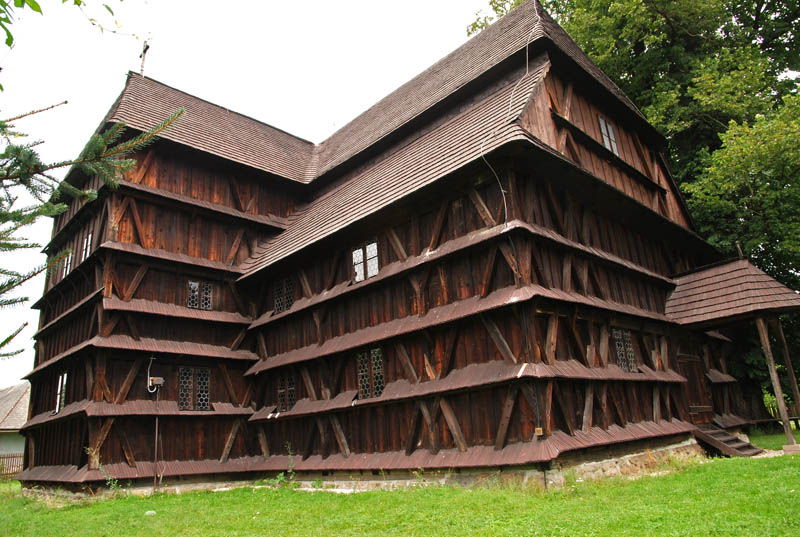 Hronsek - Iglesia de madera