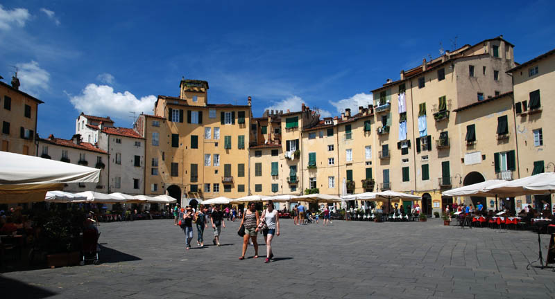 Lucca - Piazza dell'Anfiteatro